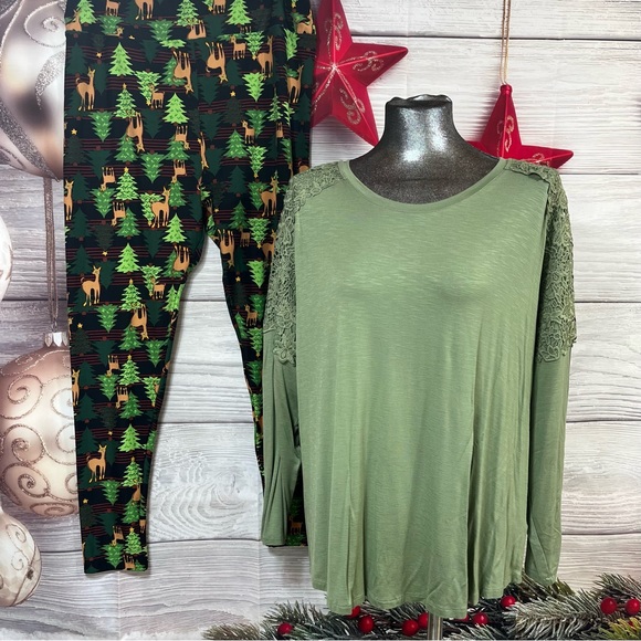Terra & Sky 14W Top with LuLaRoe TC2 Christmas leggings - Picture 2 of 13